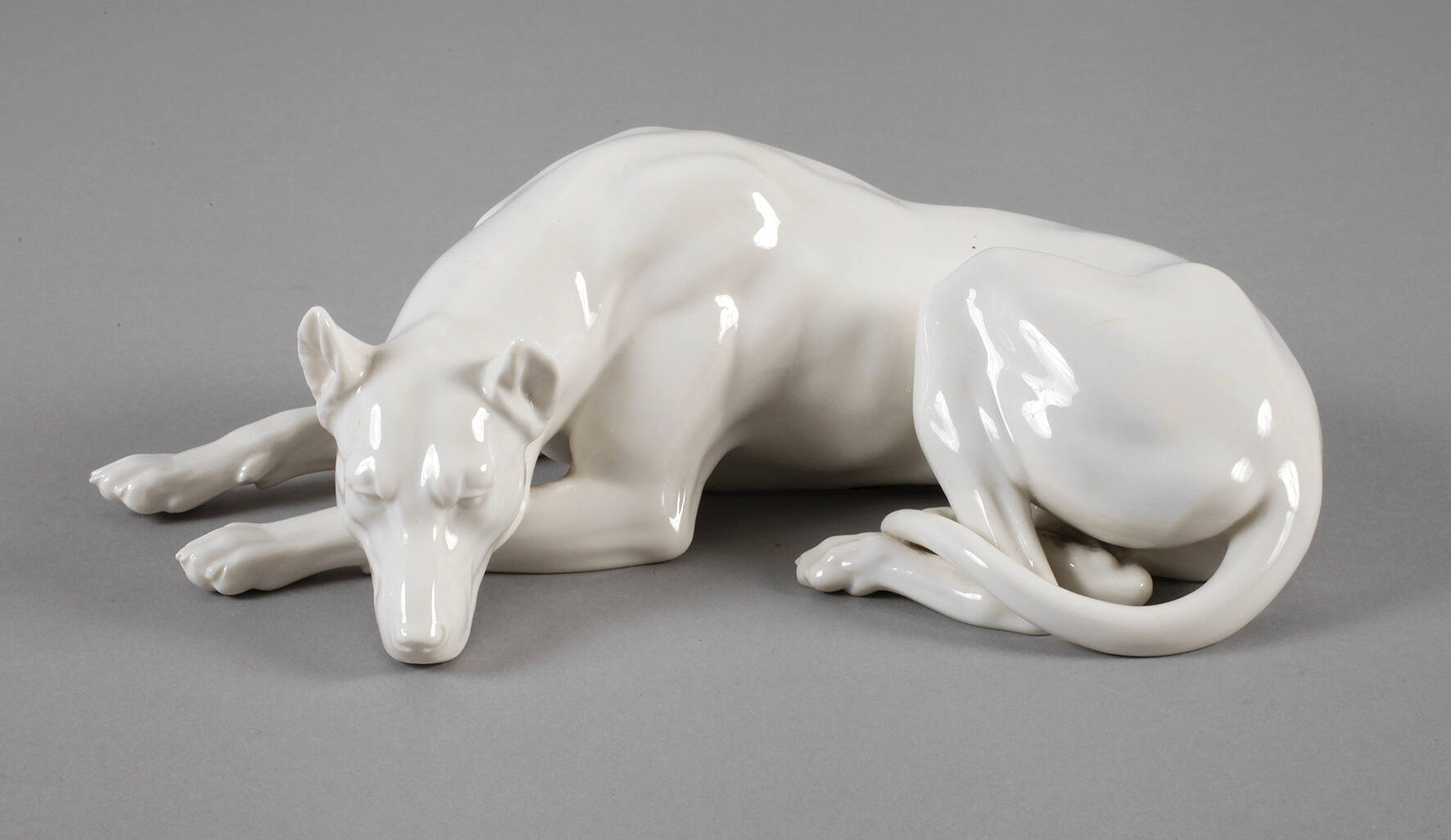 Nymphenburg liegende Dogge