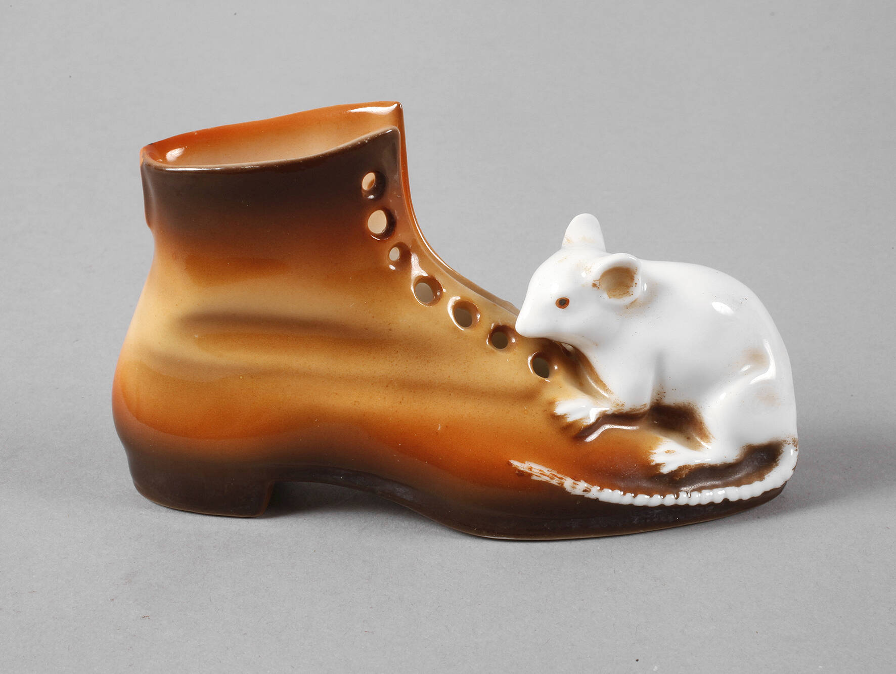 Thüringen Maus auf einem Schuh sitzend