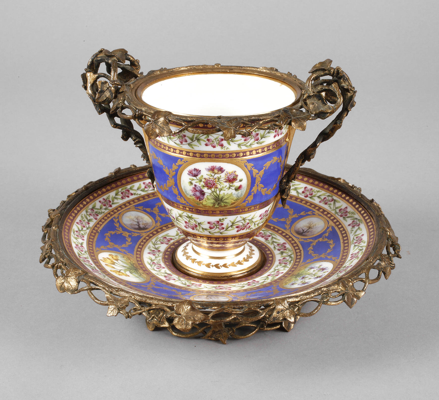 Sevres Amphore mit Präsentoir