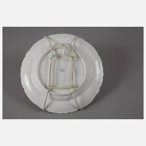 Rokokoteller mit Blütenbukett