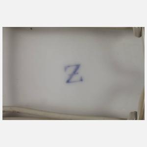 Rokokoteller mit Blütenbukett