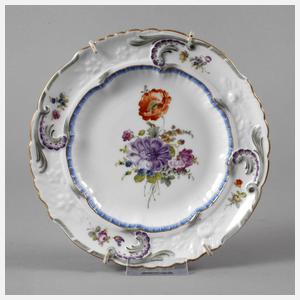 Rokokoteller mit Blütenbukett