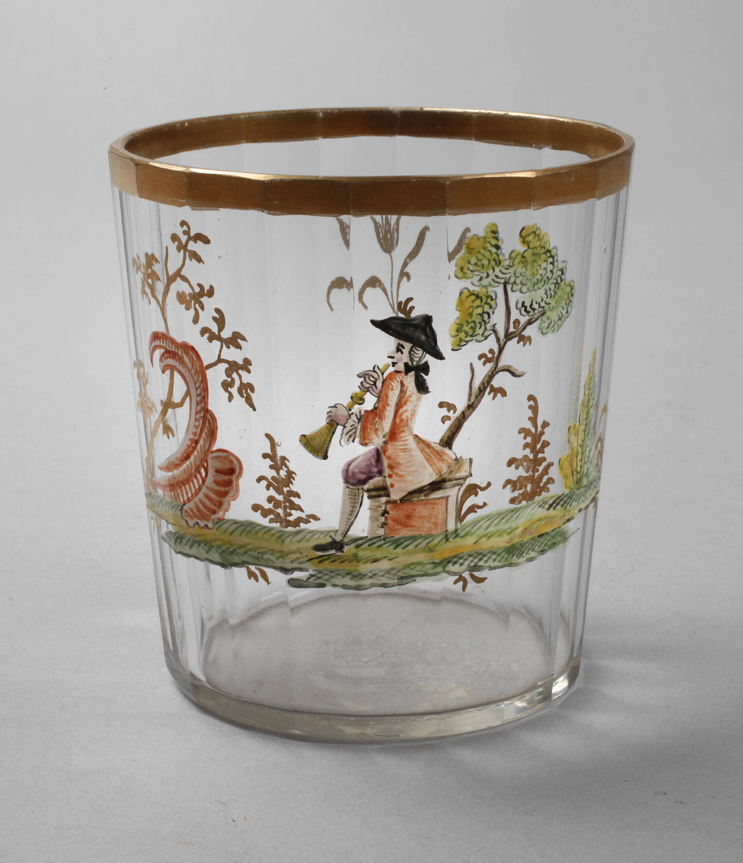 Trinkglas mit figürlicher Emailmalerei