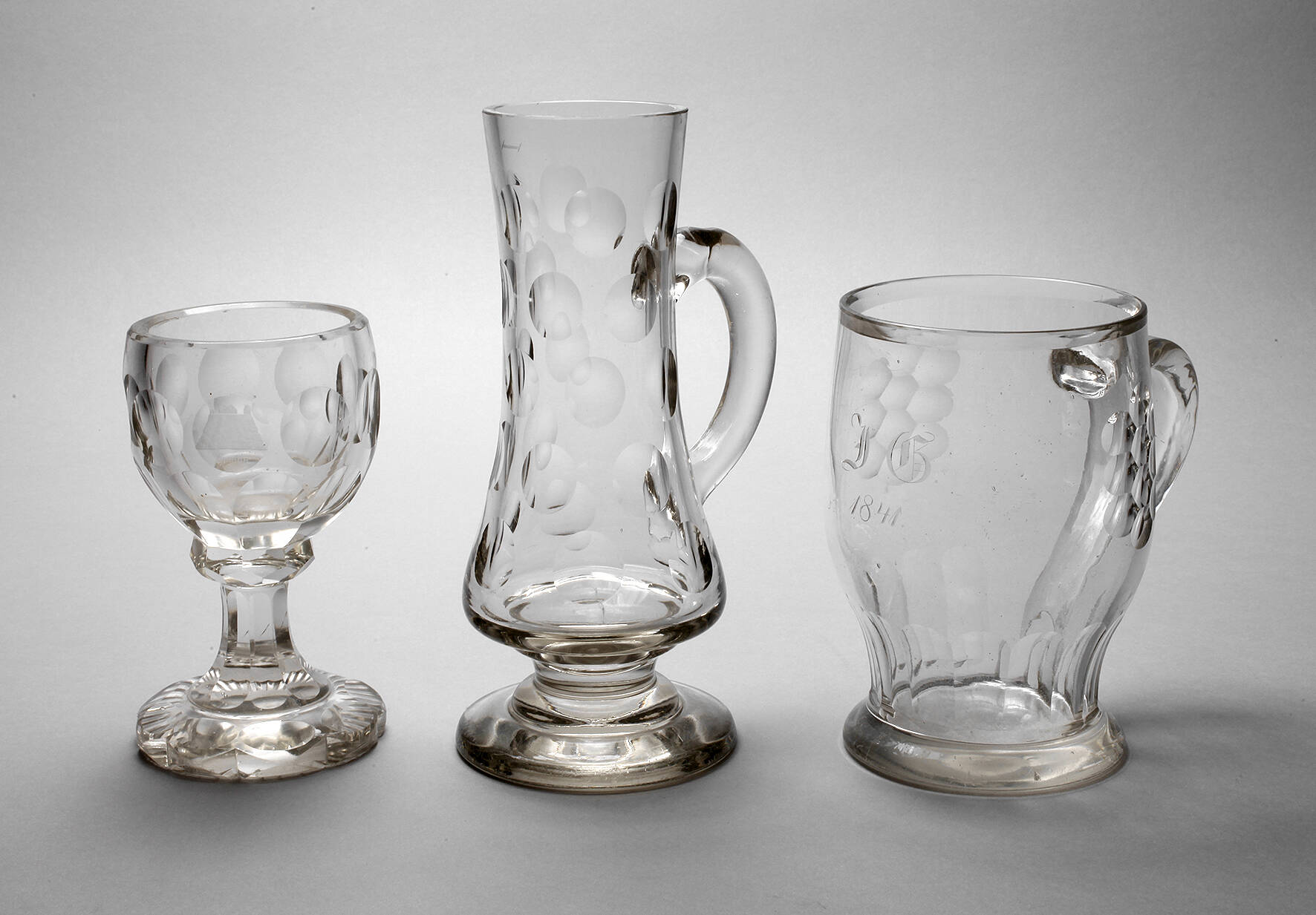 Drei Kugelschliffgefäße