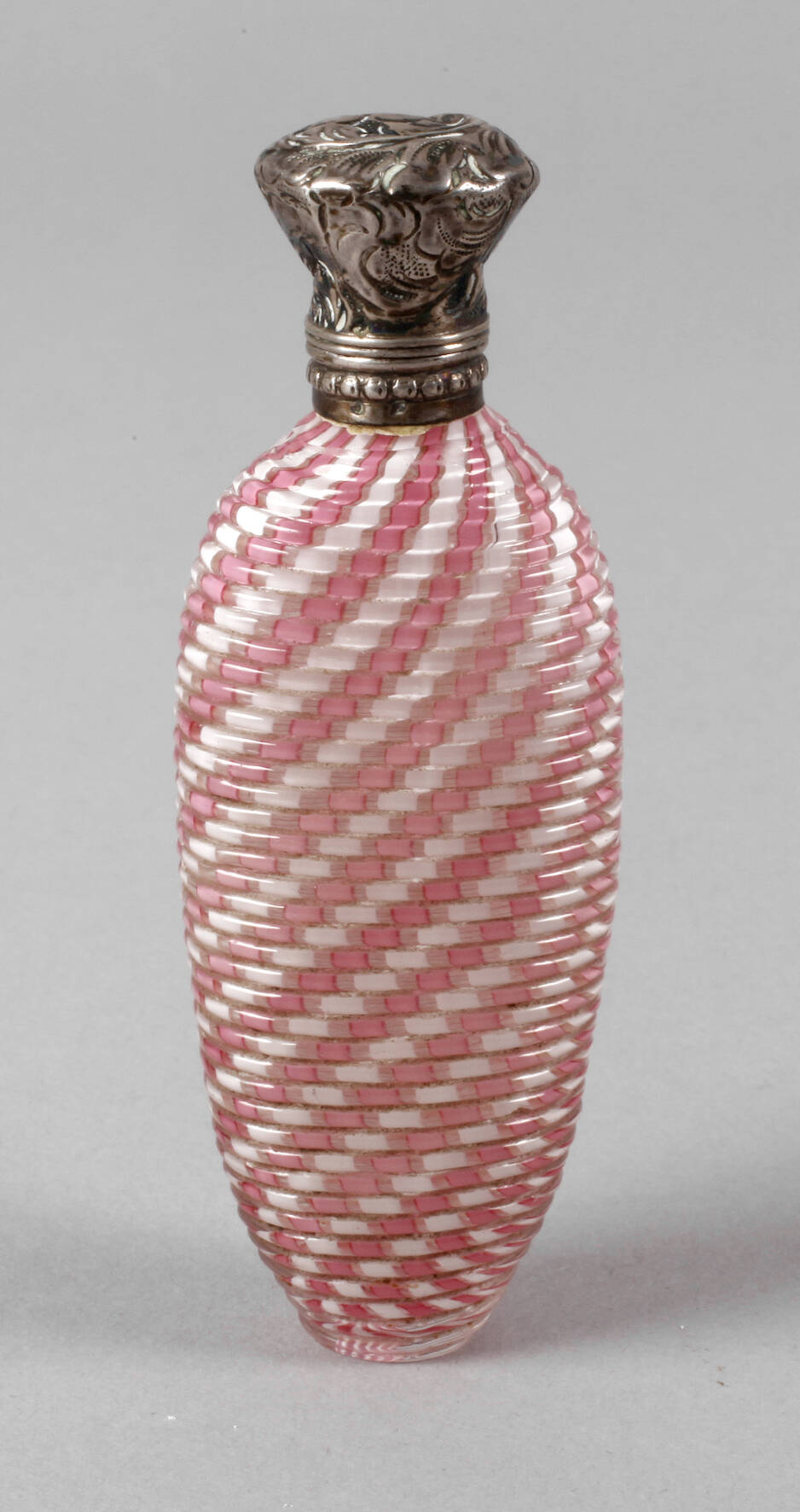 Flakon mit Silberdeckel