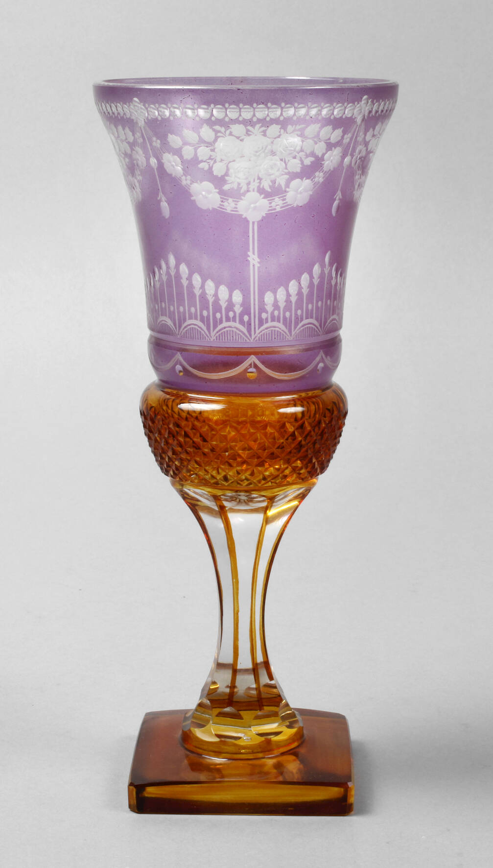 Pokal im Biedermeierstil