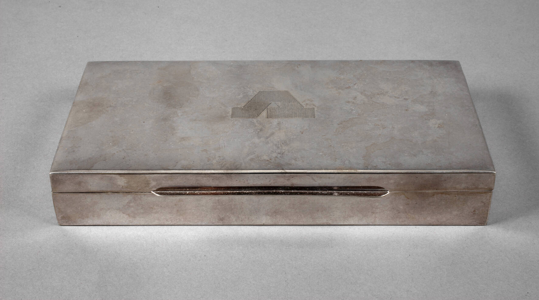 Zigarettenschatulle mit Silberbeschlag