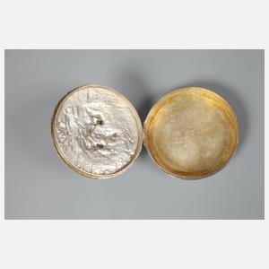 Silberdose mit figürlichem Motiv