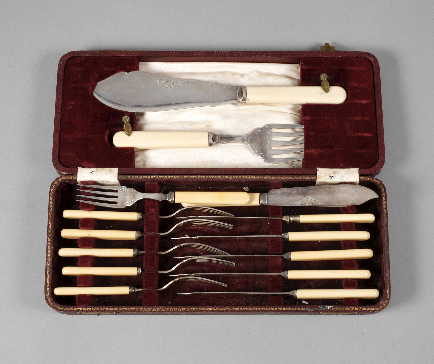 Fischbesteck im Kasten