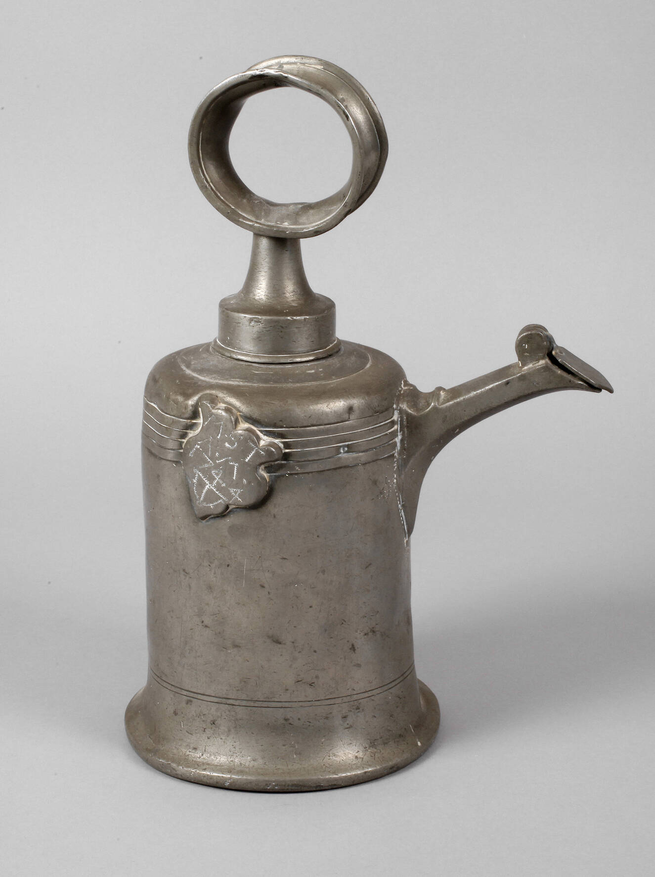 Große Schweizer Glockenkanne