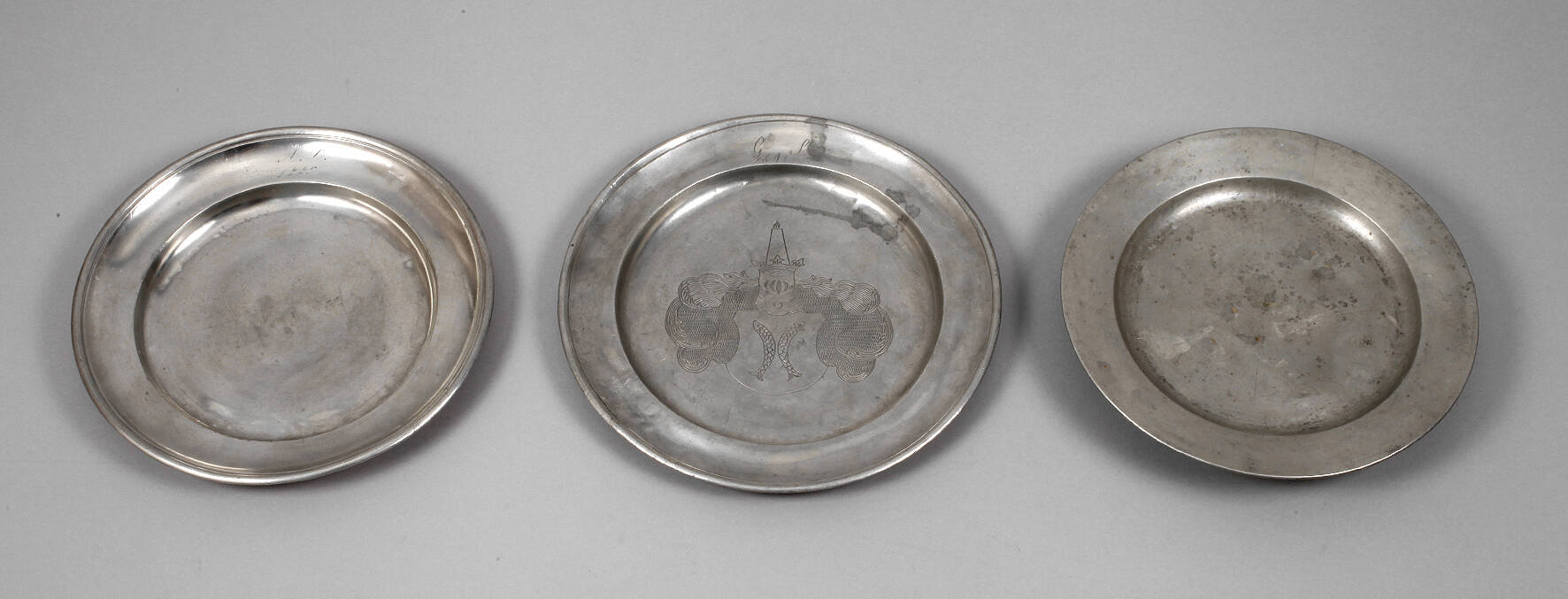 Drei Speiseteller Zinn
