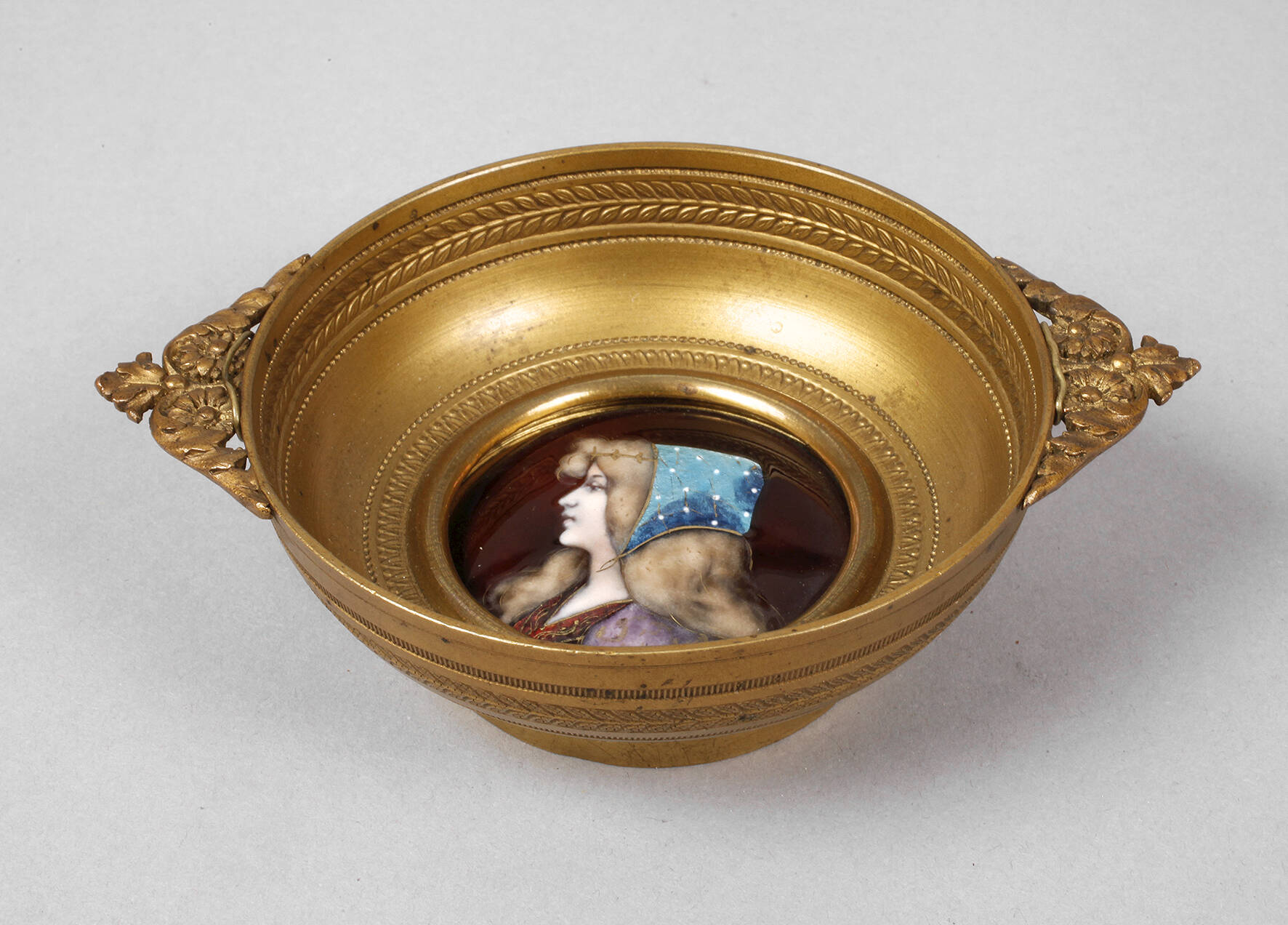 Bronzeschälchen mit Emailbild