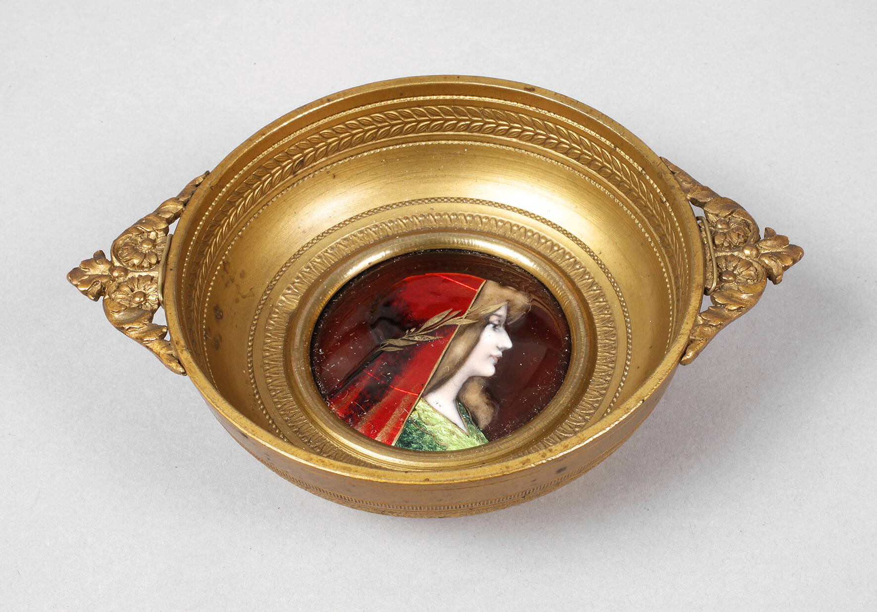 Bronzeschälchen mit Emailbild