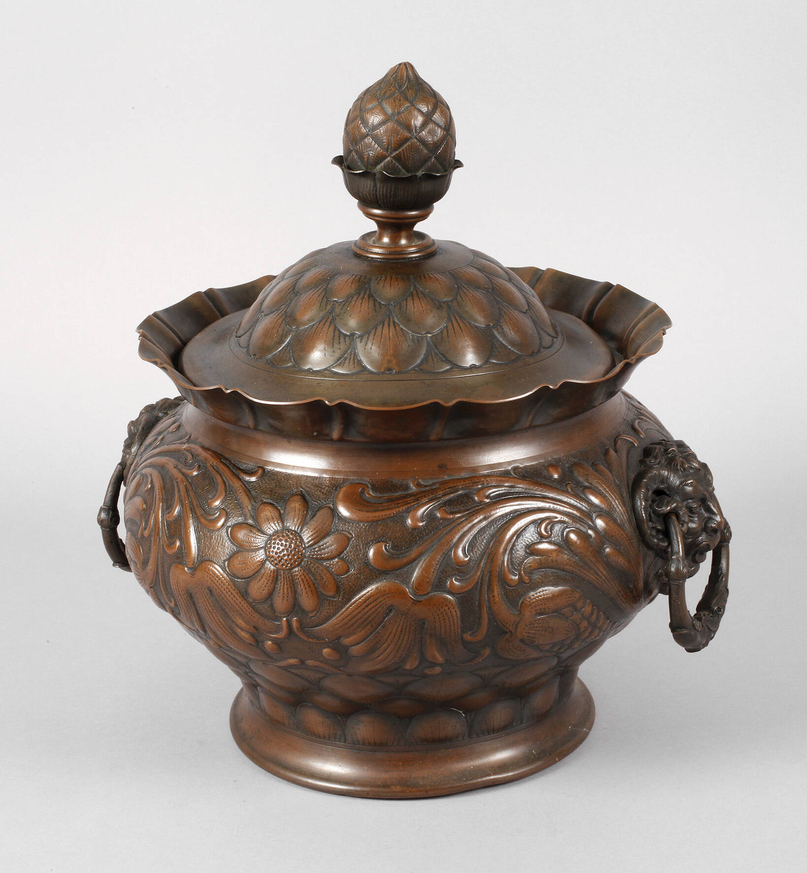 Kupferbowle mit Widderköpfen