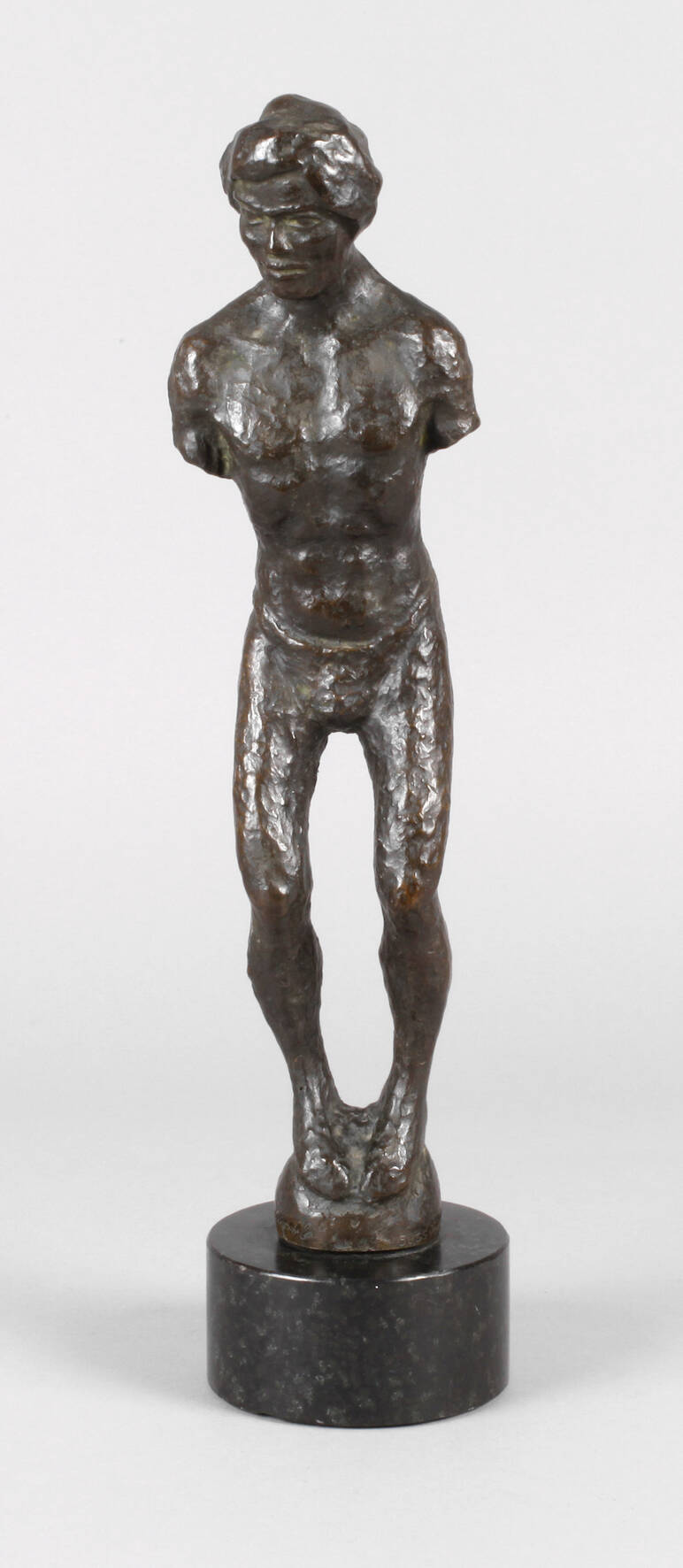 Hilda Schnabl, Stehender