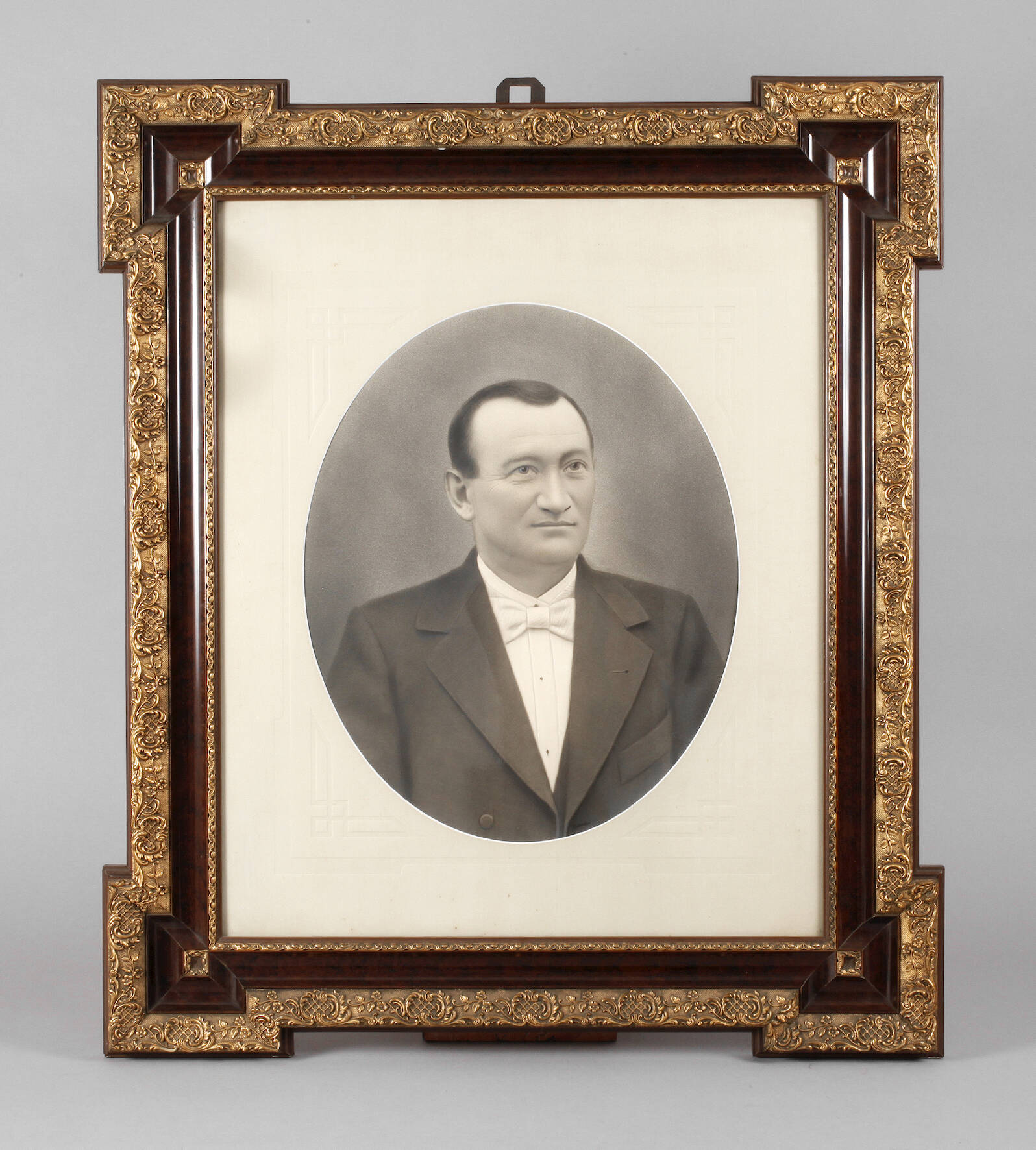 Gründerzeitrahmen mit ausgestellten Ecken um 1880