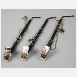 Drei Porzellanpfeifen