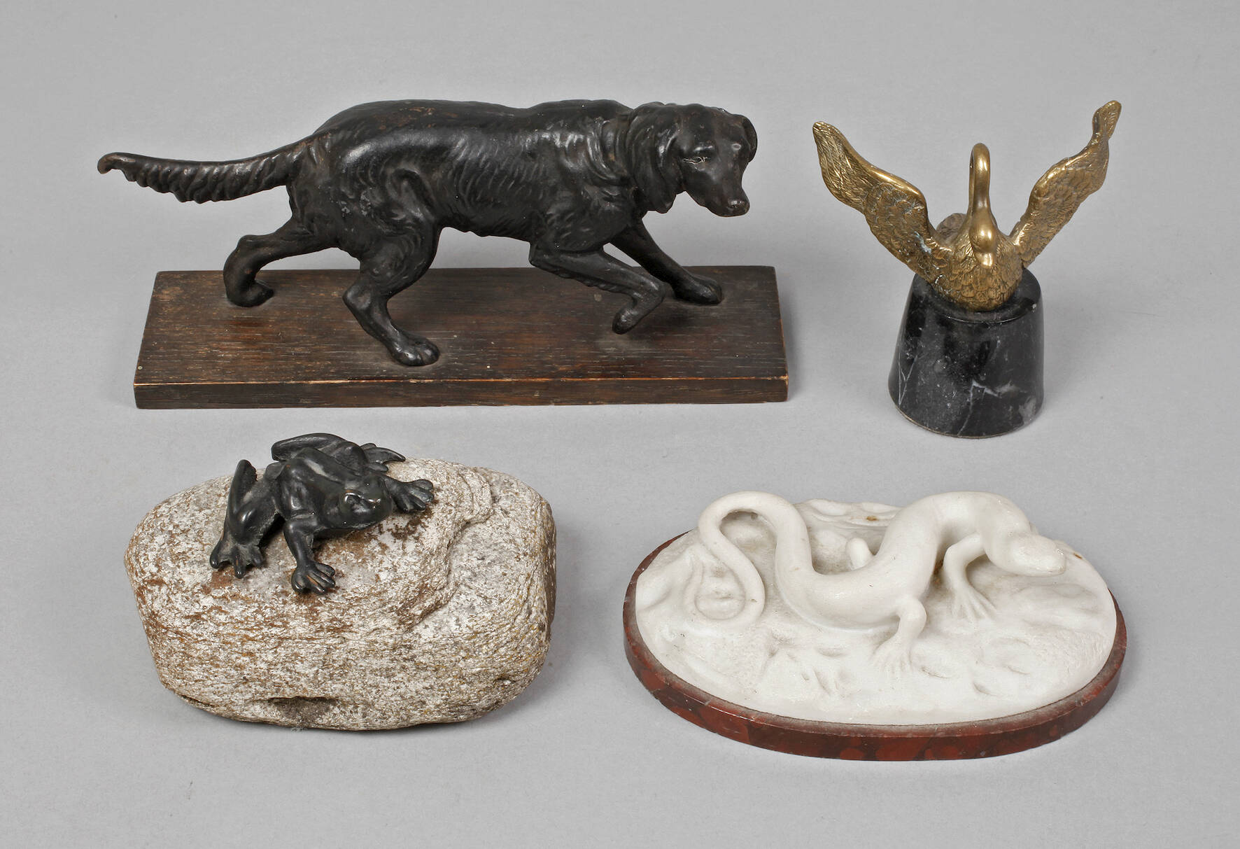 Vier Briefbeschwerer