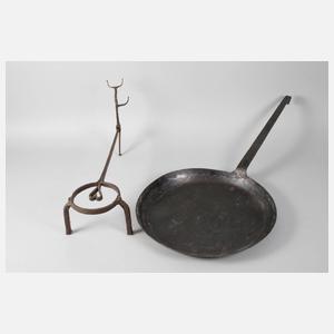 Großer Pfannenknecht mit Pfanne