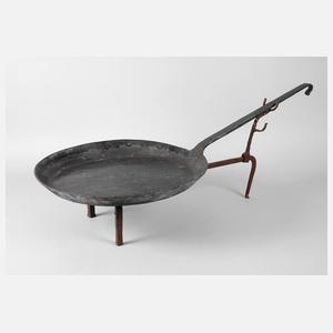 Großer Pfannenknecht mit Pfanne