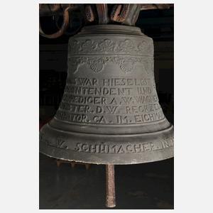 Große Bronzeglocke