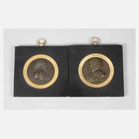 Paar Bronzereliefs111
