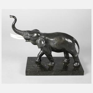 Schreitender Elefant