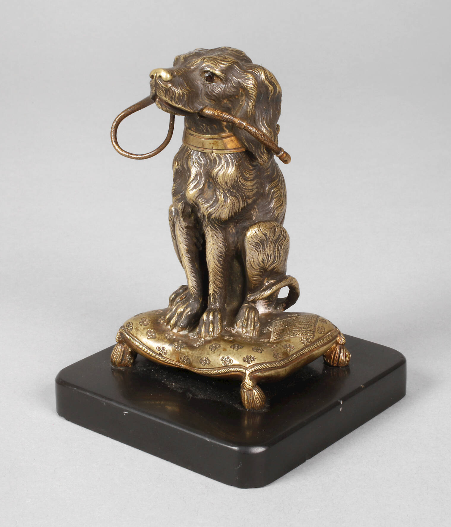 Figürlicher Streichholzbehälter