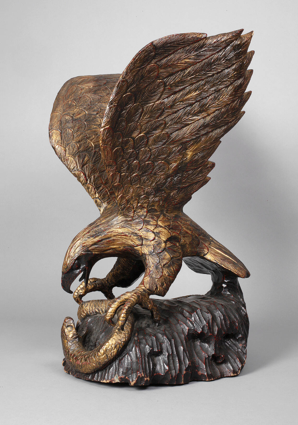 Große figürliche Schnitzerei