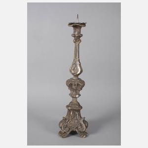 Zwei geschnitzte Altarleuchter