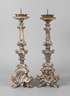 Paar geschnitzte Altarleuchter