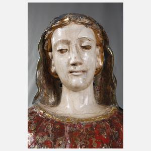Große geschnitzte Madonnenfigur