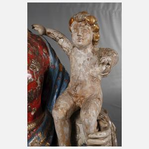Große geschnitzte Madonnenfigur
