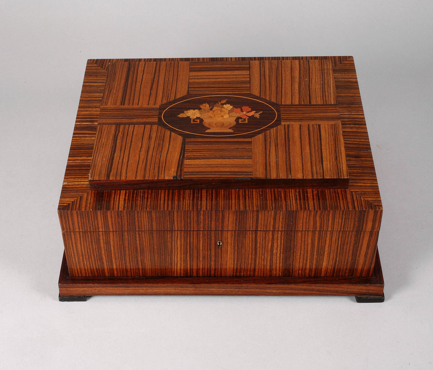 Intarsierte Schatulle