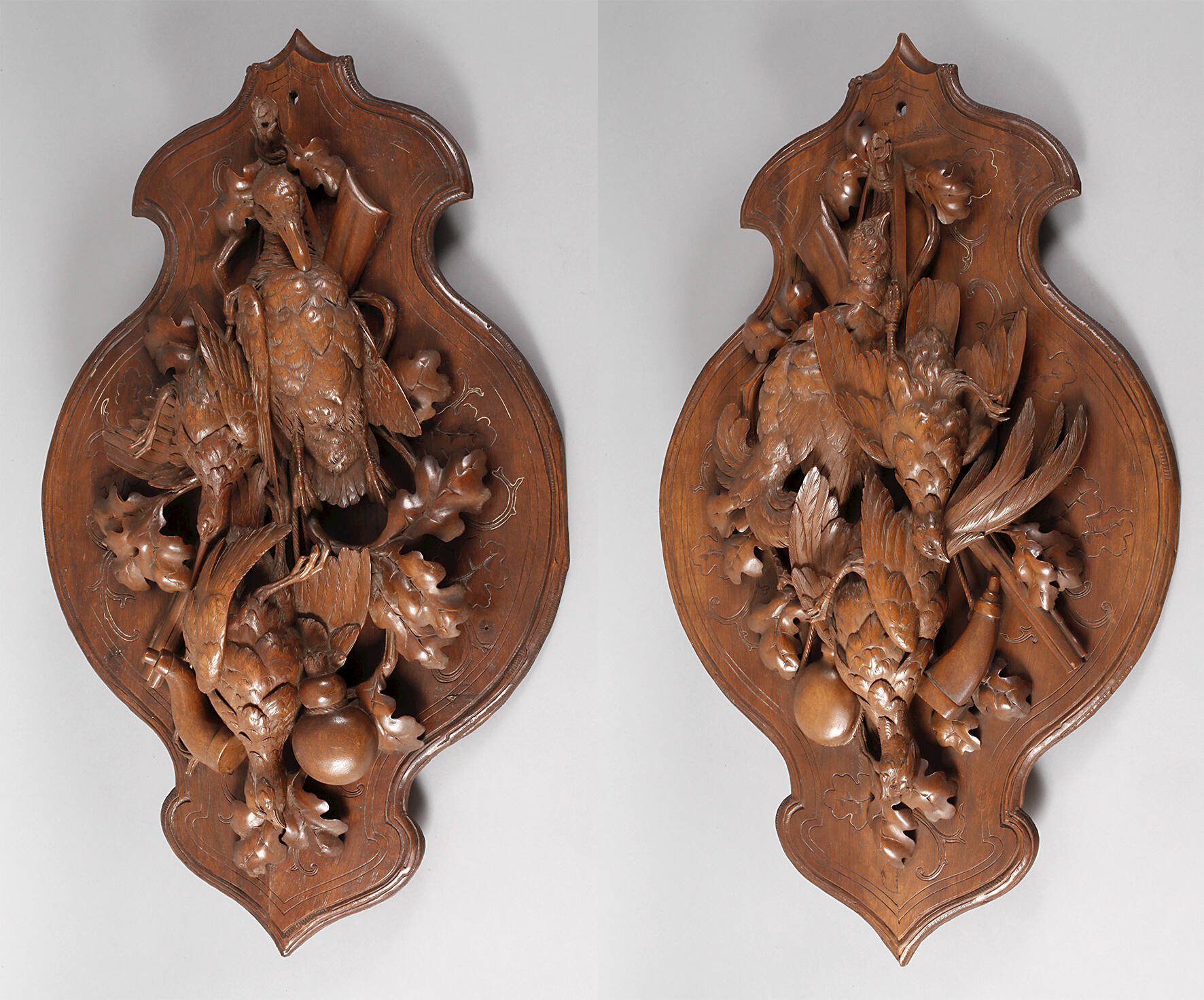 Zwei jagdliche Wandplatten