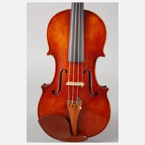 Meistervioline Mathias Heinicke im Etui