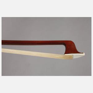 Meistervioline Mathias Heinicke im Etui