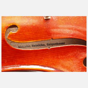 Meistervioline Mathias Heinicke im Etui