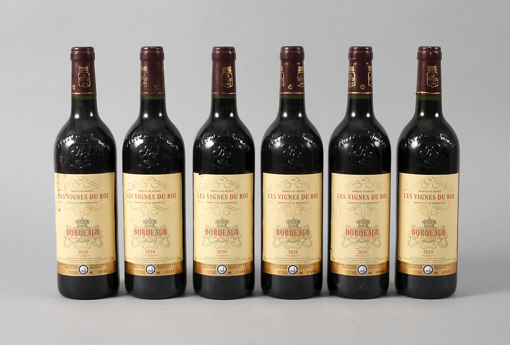 Sechs Flaschen Rotwein