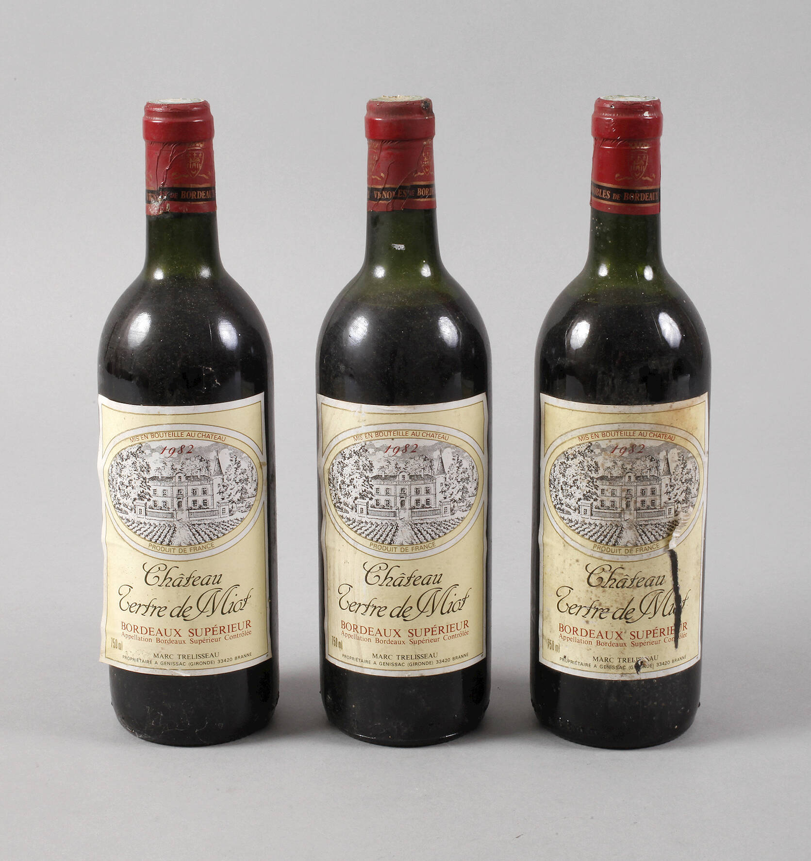 Drei Flaschen Rotwein