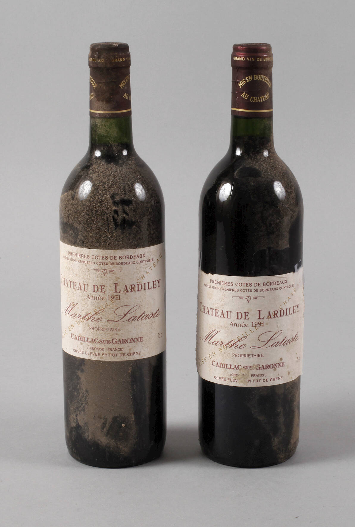 Zwei Flaschen Rotwein