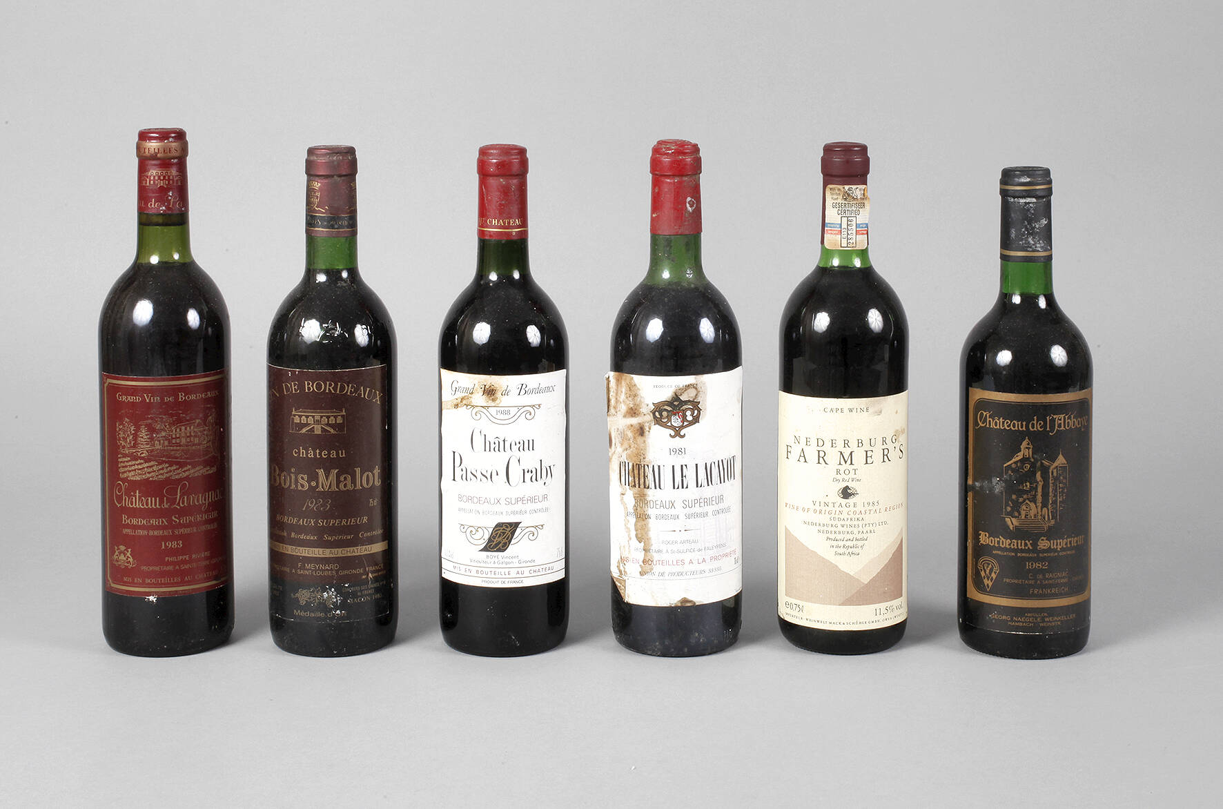 Sechs Flaschen Rotwein