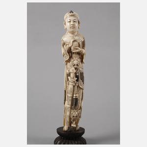 Große Elfenbeinschnitzerei