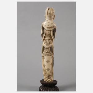 Große Elfenbeinschnitzerei