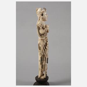 Große Elfenbeinschnitzerei