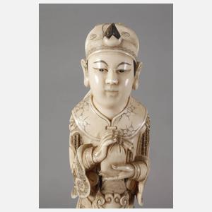 Große Elfenbeinschnitzerei