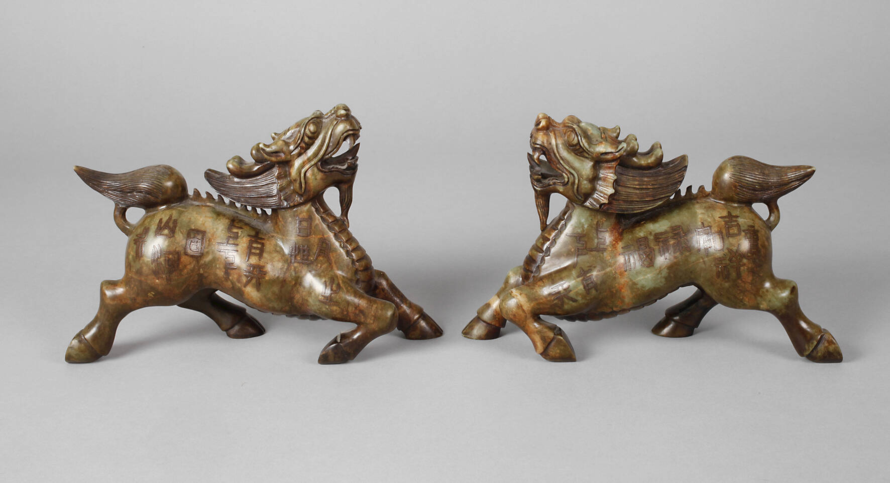 Paar Steinschnitzereien