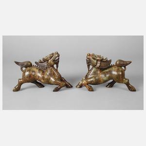 Paar Steinschnitzereien