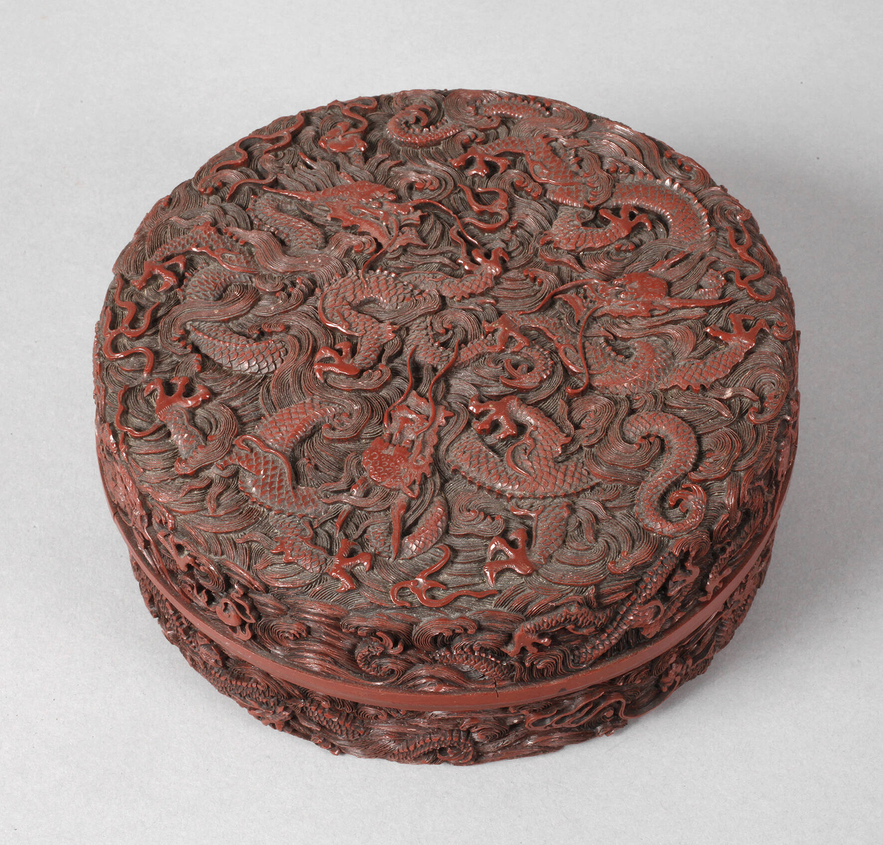 Dose Lackschnitzerei