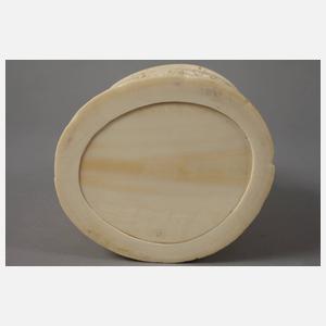 Prächtige Elfenbeinschnitzerei